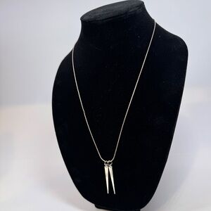 Metel Thron Necklace